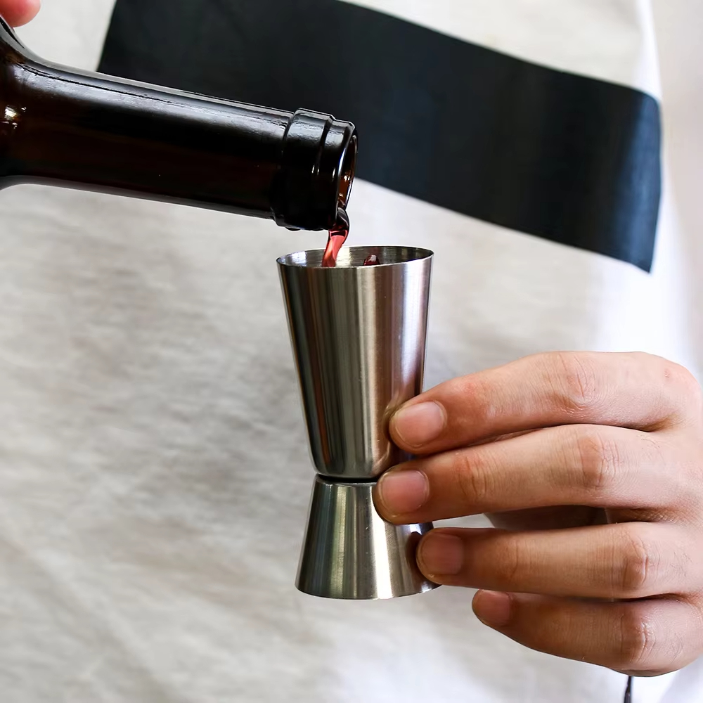 كوكتيل من الفولاذ المقاوم للصد - مراجعة Home Bar Shelf وسعره